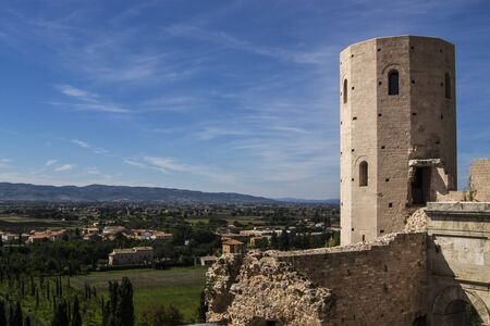 View of the valley of Assisi from the Gate of Venus in Spelloのeditorial素材
