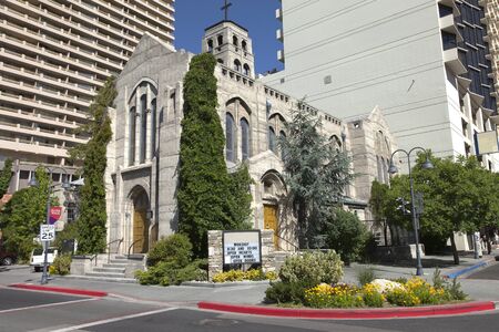 First Methodist church in Reno Nevada between modern buildings のeditorial素材