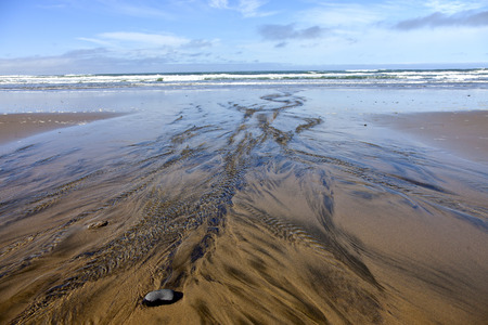 Waterflow towards the ocean Oregon coast.の写真素材
