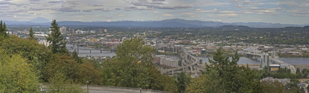 Portland Oregon panorama and bridges from the OHSU terrace.のeditorial素材