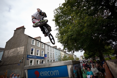 GALWAY - JUNE 19: Bmx biker performing in the Galway Bike Festival on June 19, 2011 in Galway, Ireland.のeditorial素材