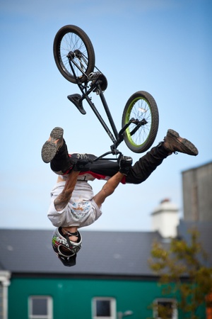 GALWAY - JUNE 19: Bmx biker performing in the Galway Bike Festival on June 19, 2011 in Galway, Ireland.のeditorial素材