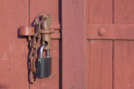 padlock on a wooden barndoorの写真素材