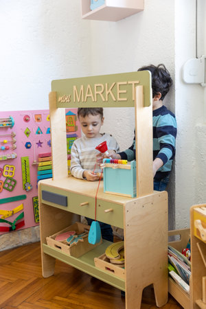 Kids playing in the kindergarten shop gameの写真素材