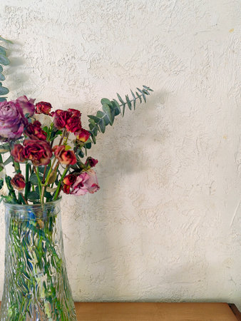 bouquet of dried flowers. bouquet of dried roses in ceramic vase on grayの写真素材