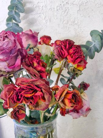 bouquet of dried flowers. bouquet of dried roses in ceramic vase on grayの写真素材