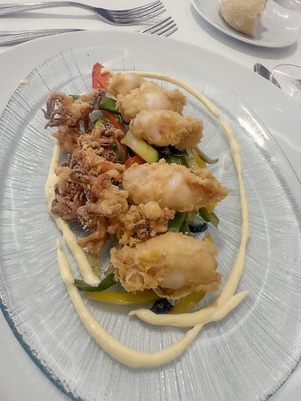Squid cuisine, scallops with vegetables and salad
