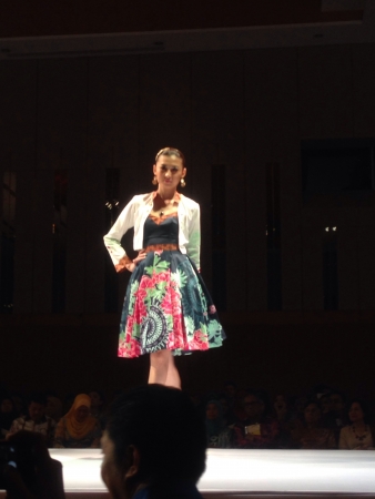 Model modeling for batik textile at Runway Fashion Showの素材