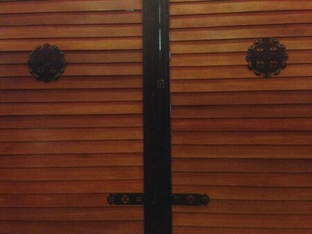 Door with a faceの素材