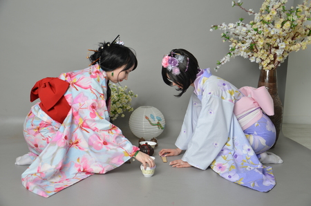 A girls in a yukata Tea ceremonyの写真素材