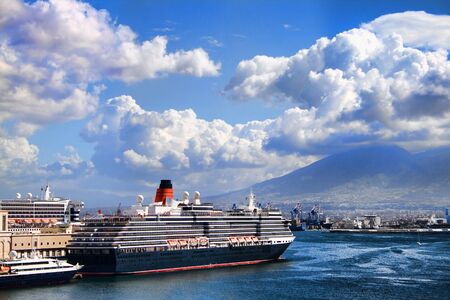 Boat in Naples Harbourのeditorial素材