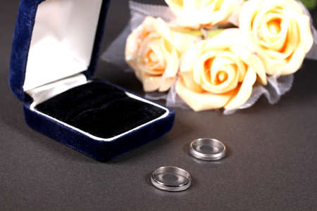 Bouquet of roses and wedding ringsの写真素材