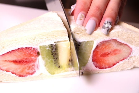 Making fruit sandwich, Cutting fruit sandwichの写真素材