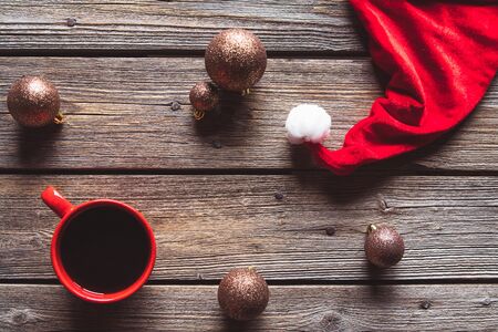 Christmas Santa Claus Hat Hanging On Wood Wall, Xmas Concept, Decoration Over Grunge Wooden Backgroundの写真素材