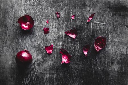 onions on black wood table backgroundの写真素材