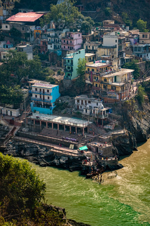 June 16 2019 Devparyag, Uttrakhand, India. Pilgrims taking bath in devprayag. It is the point of confluence of rivers Alaknanda and Bhagirathi which merge together and later know as Ganga.のeditorial素材