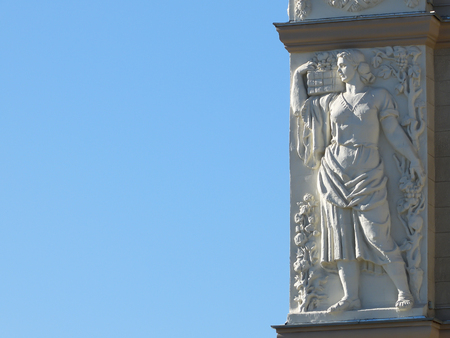 Moscow, Russia - Sept 20, 2018: VDNH, Bas-relief on the Arch of the Main Entranceのeditorial素材
