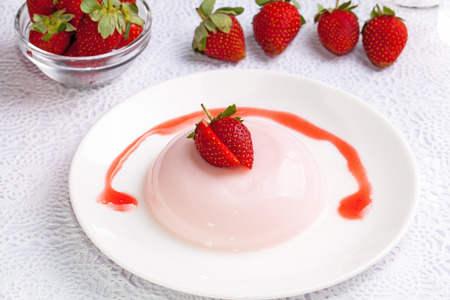 Close Up Strawberry Pudding dessertの写真素材