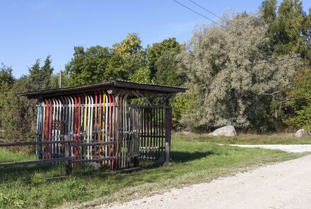 HIIUMAA, ESTONIA - SEPTEMBER 14, 2013: Little booth made of old skis on September 14,2013 in Reigi, Hiiumaa, Estoniaのeditorial素材