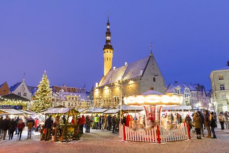 TALLINN, ESTONIA - DECEMBER 22, 2018: People visit christmas market in the old town of Tallinn, capital of Estonia on December 22, 2018のeditorial素材