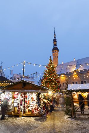TALLINN, ESTONIA - DECEMBER 22, 2018: People visit christmas market in the old town of Tallinn, capital of Estonia on December 22, 2018のeditorial素材