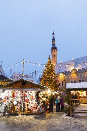 TALLINN, ESTONIA - DECEMBER 22, 2018: People visit christmas market in the old town of Tallinn, capital of Estonia on December 22, 2018のeditorial素材