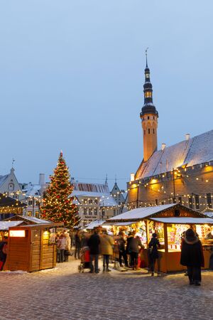 TALLINN, ESTONIA - DECEMBER 22, 2018: People visit christmas market in the old town of Tallinn, capital of Estonia on December 22, 2018のeditorial素材