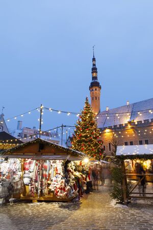 TALLINN, ESTONIA - DECEMBER 22, 2018: People visit christmas market in the old town of Tallinn, capital of Estonia on December 22, 2018のeditorial素材