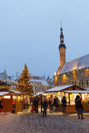 TALLINN, ESTONIA - DECEMBER 22, 2018: People visit christmas market in the old town of Tallinn, capital of Estonia on December 22, 2018のeditorial素材