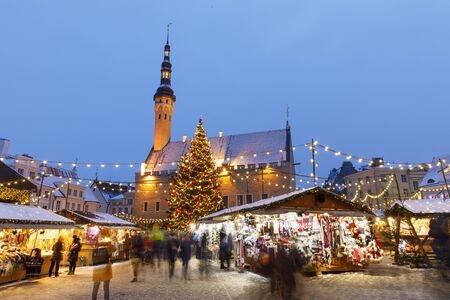 TALLINN, ESTONIA - DECEMBER 22, 2018: People visit christmas market in the old town of Tallinn, capital of Estonia on December 22, 2018のeditorial素材