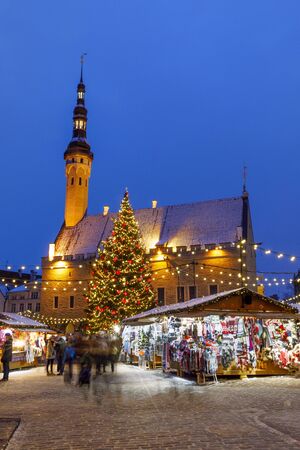 TALLINN, ESTONIA - DECEMBER 22, 2018: People visit christmas market in the old town of Tallinn, capital of Estonia on December 22, 2018のeditorial素材