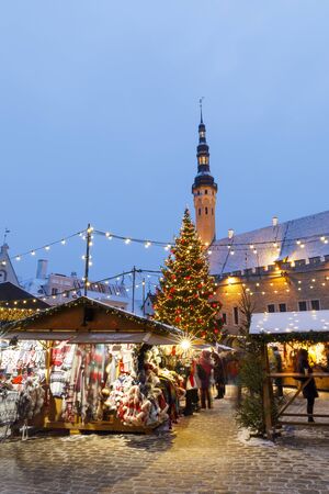 TALLINN, ESTONIA - DECEMBER 22, 2018: People visit christmas market in the old town of Tallinn, capital of Estonia on December 22, 2018のeditorial素材