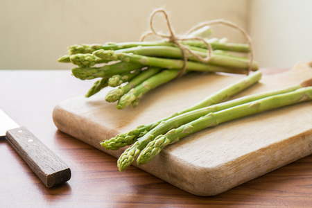 Asparagus on wooden cutting boardの写真素材