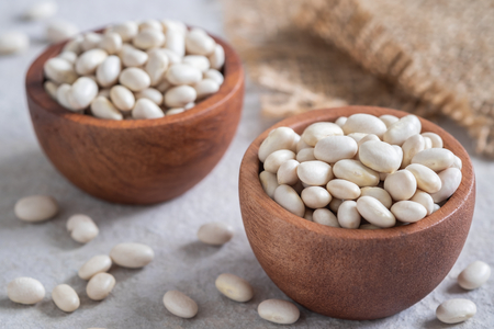 White bean in wooden bowlの写真素材