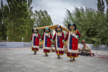 Artists in traditional tibetan costumes performing folk song  in Leh, India.のeditorial素材