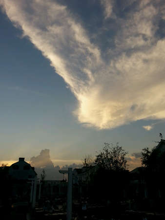 Silhouettes cloud and sunsetsの素材