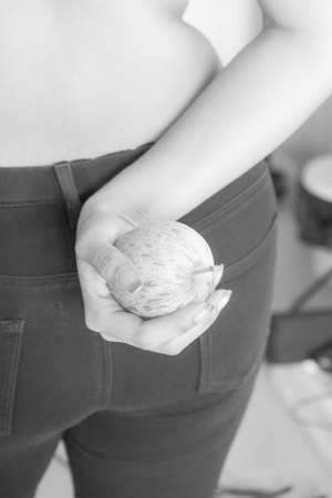 Fresh fruit is good for woman to lose weight