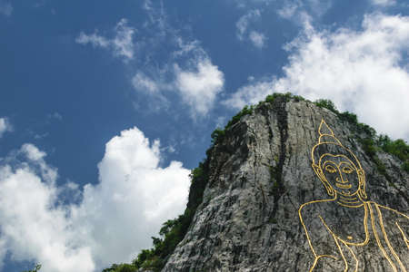 Buddha image and mountainの素材