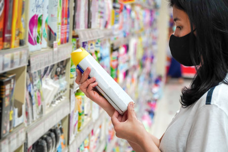 Asian women wearing masks in shopping malls, supermarkets Girl shopping for groceries at the shelf