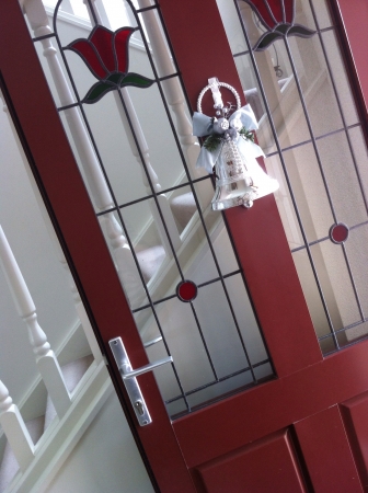 Christmas decoration at the doorの素材