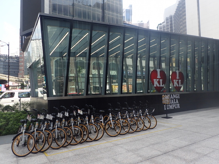 Kuala Lumpur, Malaysia. April 20 2018. Bicycles from O-Bike bicycle renting company park Pavilion MRT Station of Bukit Bintang in Kuala Lumpur, Malaysia.のeditorial素材