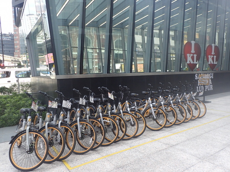 Kuala Lumpur, Malaysia. April 20 2018. Bicycles from O-Bike bicycle renting company park Pavilion MRT Station of Bukit Bintang in Kuala Lumpur, Malaysia.のeditorial素材