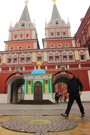 Moscow, Russia. October 13 2015. A man about to step on the bronze plate that marks the zero kilometer of Russia's road system which is located at the Resurrection Gate of Red Square in Moscow.のeditorial素材