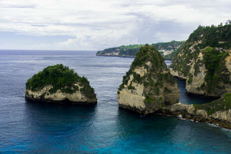 Nusa Penida (Balinese) is an island southeast of Indonesia's island Bali and a district of Klungkung Regency that includes the neighbouring small island of Nusa Lembongan. The Badung Straitの写真素材