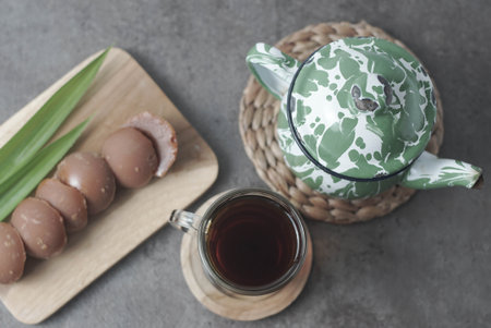 Traditional Javanese tea served with palm sugar for a sweet, creamy flavor. Enjoy the authentic taste of Indonesia in every sipの写真素材