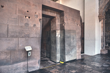 CUSCO, PERU. 2023: Inca Wall in ancient city of Coricancha Temple, Cusco,Peru, South America. Example of polygonal masonry and skillのeditorial素材