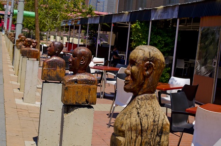 JOHANNESBURG - MARCH 01: Wooden heads on stand on plinths in Newtown on March 01, 2013. The artists intended these heads to reflect the faces African diversity.
のeditorial素材