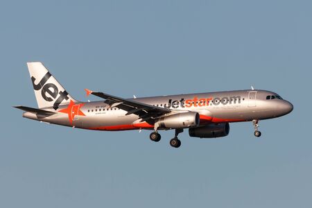 Melbourne, Australia - September 25, 2011: Jetstar Airways Airbus A320-232 VH-VGF on approach to land at Melbourne International Airport.のeditorial素材
