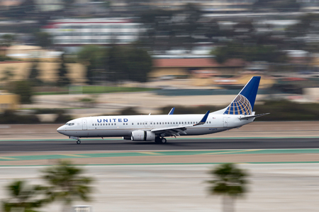 San Diego, California, USA - April 30, 2013. United Airlines Boeing 737-824 N73275 arriving at San Diego International Airport.のeditorial素材