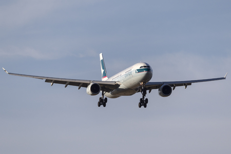 Melbourne, Australia - November 8, 2014: Cathay Pacific Airbus A330-343 airliner B-LAK on approach to land at Melbourne International Airport.のeditorial素材